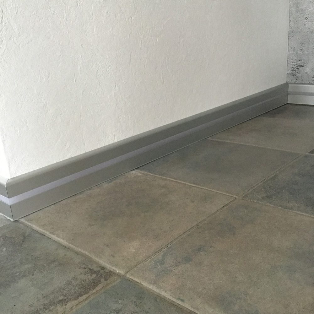 B-Ware - C02 LED Aluprofil Silber Sockelleiste C02 LED Aluprofil Weiss Sockelleiste 2m milky